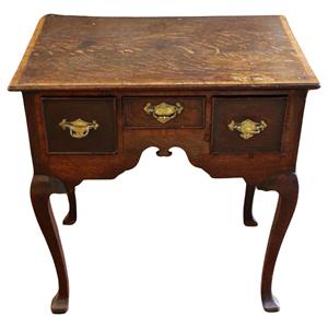 WOT-2449z: Circa 1730 English Country Oak Lowboy or Dressing Table